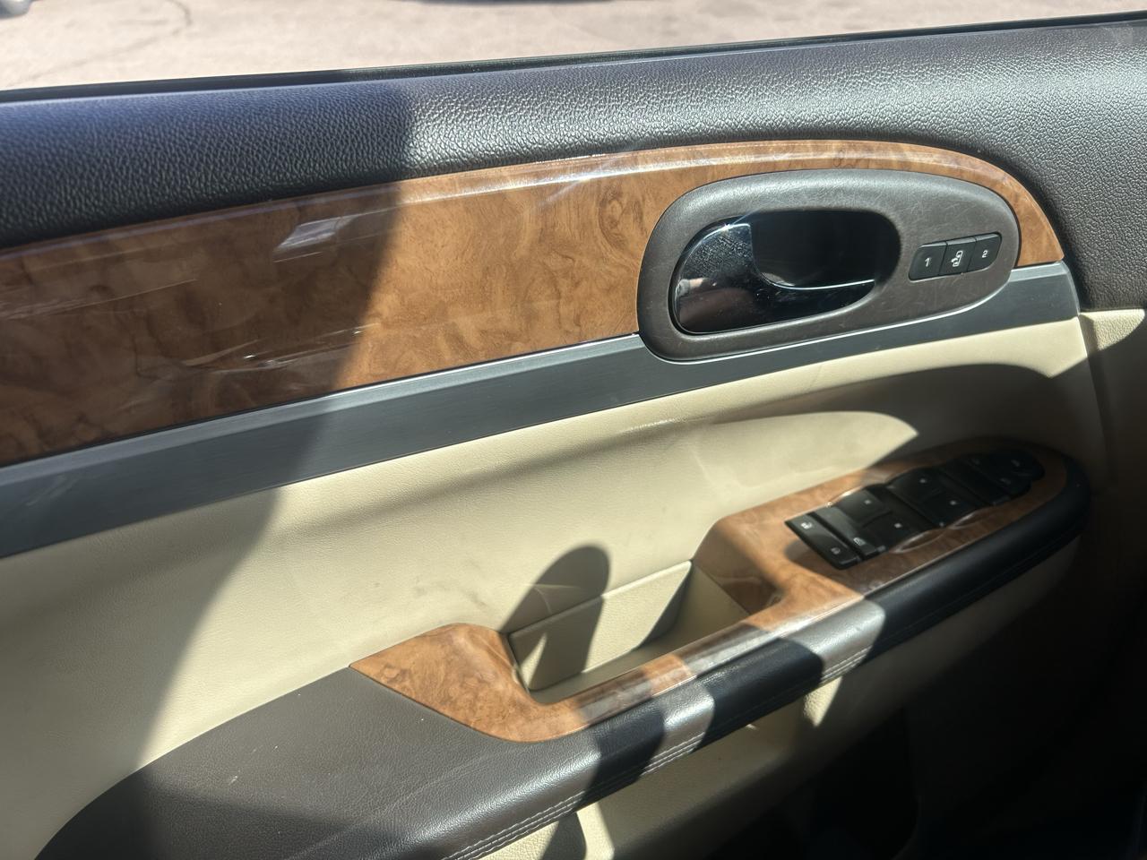 Buick Enclave FWD 4dr Leather 2012