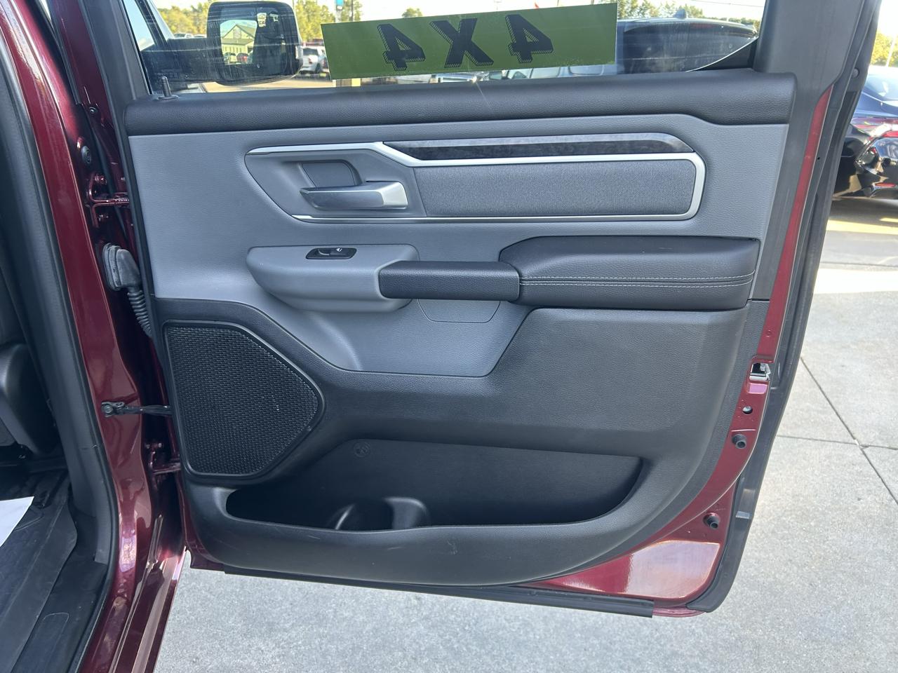 RAM 1500 Big Horn 4x4 Crew Cab 5'7" Box 2021