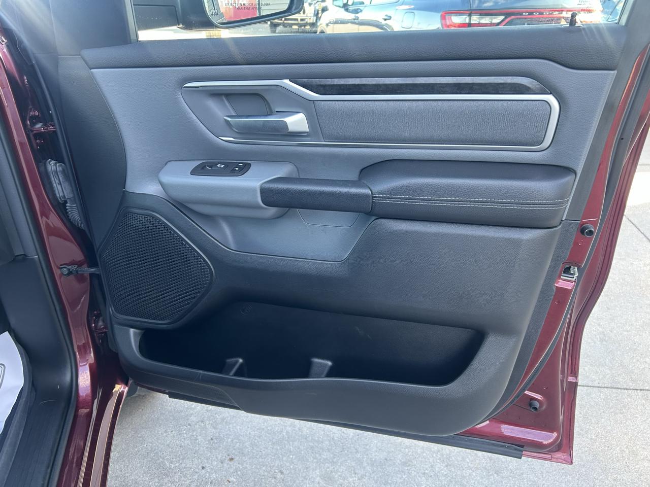 RAM 1500 Big Horn 4x4 Crew Cab 5'7" Box 2021