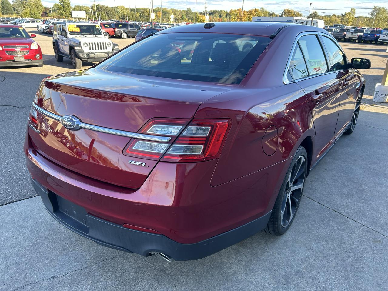 Ford Taurus 4dr Sdn SEL FWD 2015