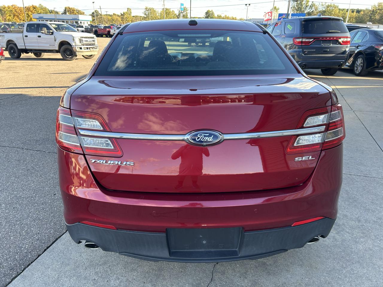 Ford Taurus 4dr Sdn SEL FWD 2015
