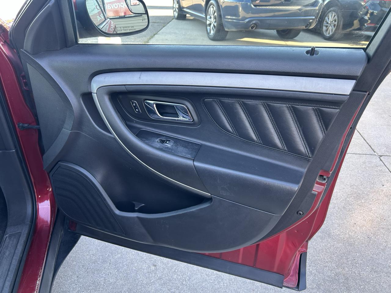 Ford Taurus 4dr Sdn SEL FWD 2015
