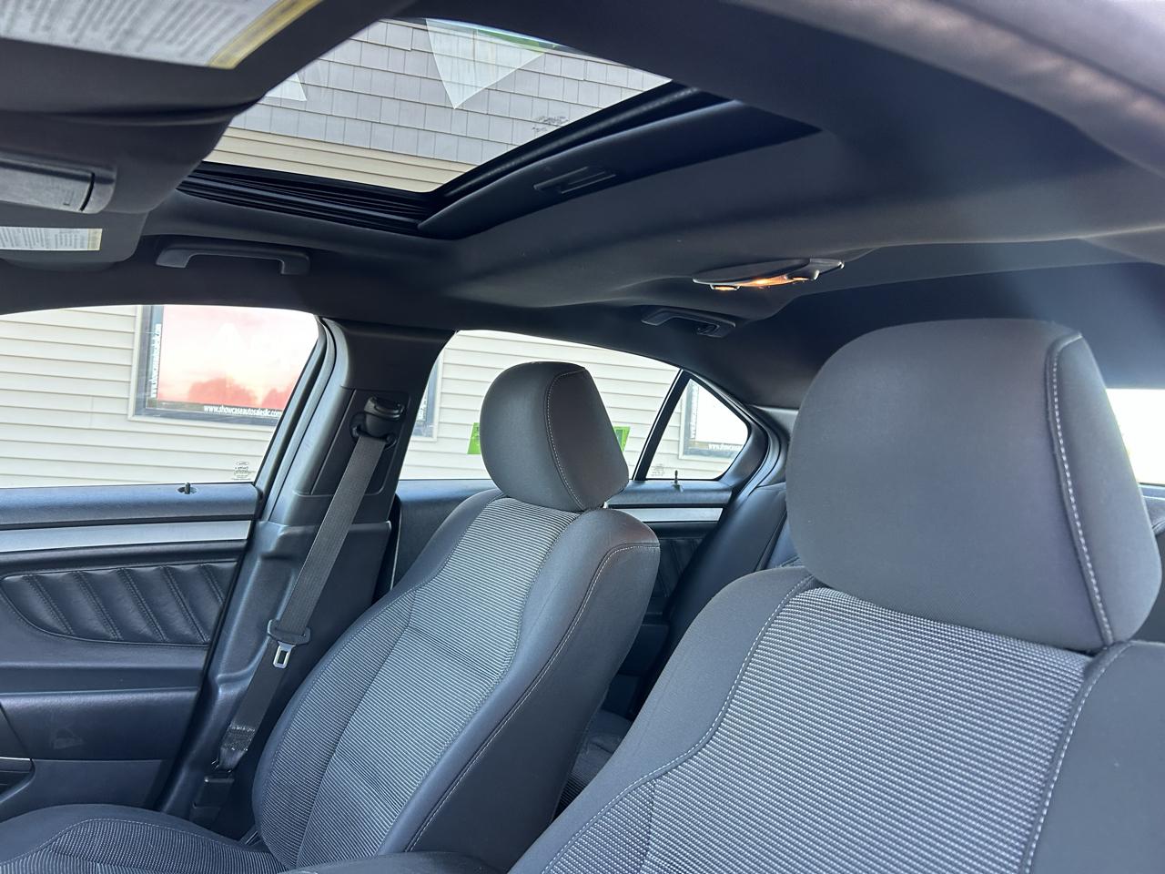 Ford Taurus 4dr Sdn SEL FWD 2015