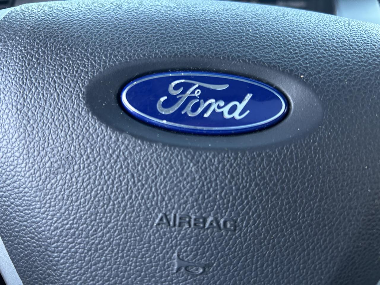 Ford Taurus 4dr Sdn SEL FWD 2015
