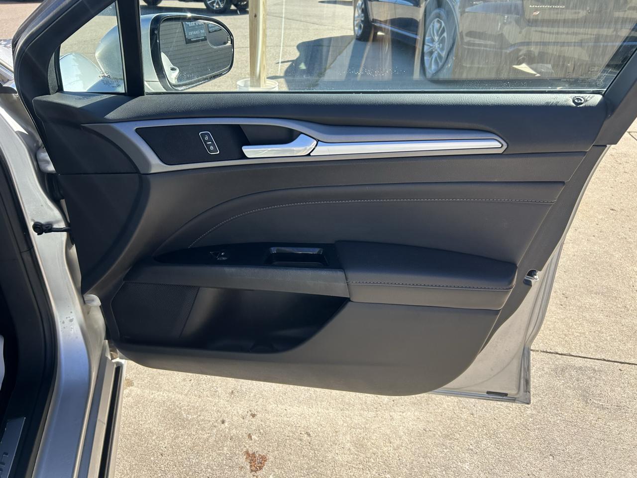 Ford Fusion 4dr Sdn Titanium FWD 2013