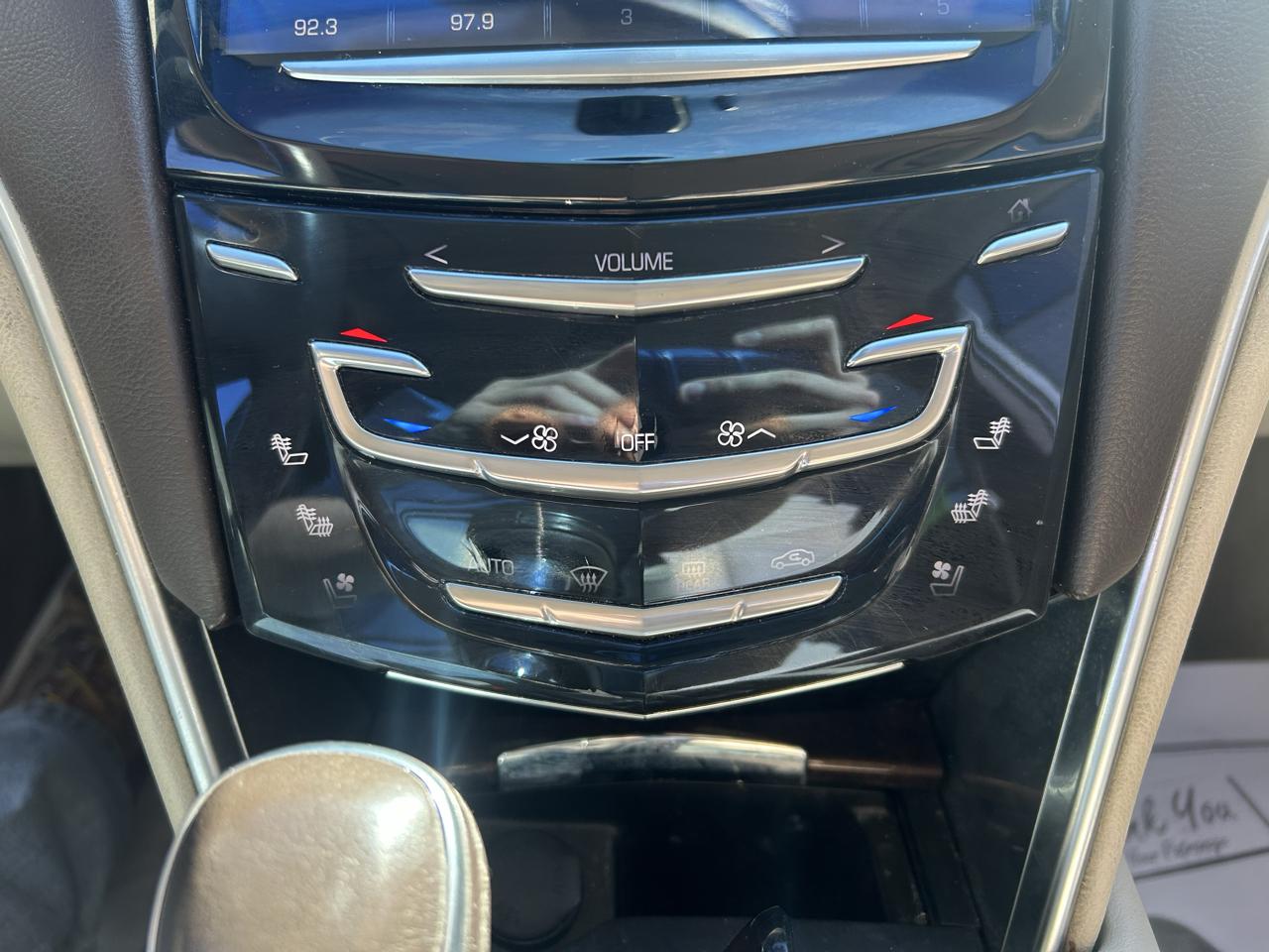 Cadillac XTS 4dr Sdn FWD 2013