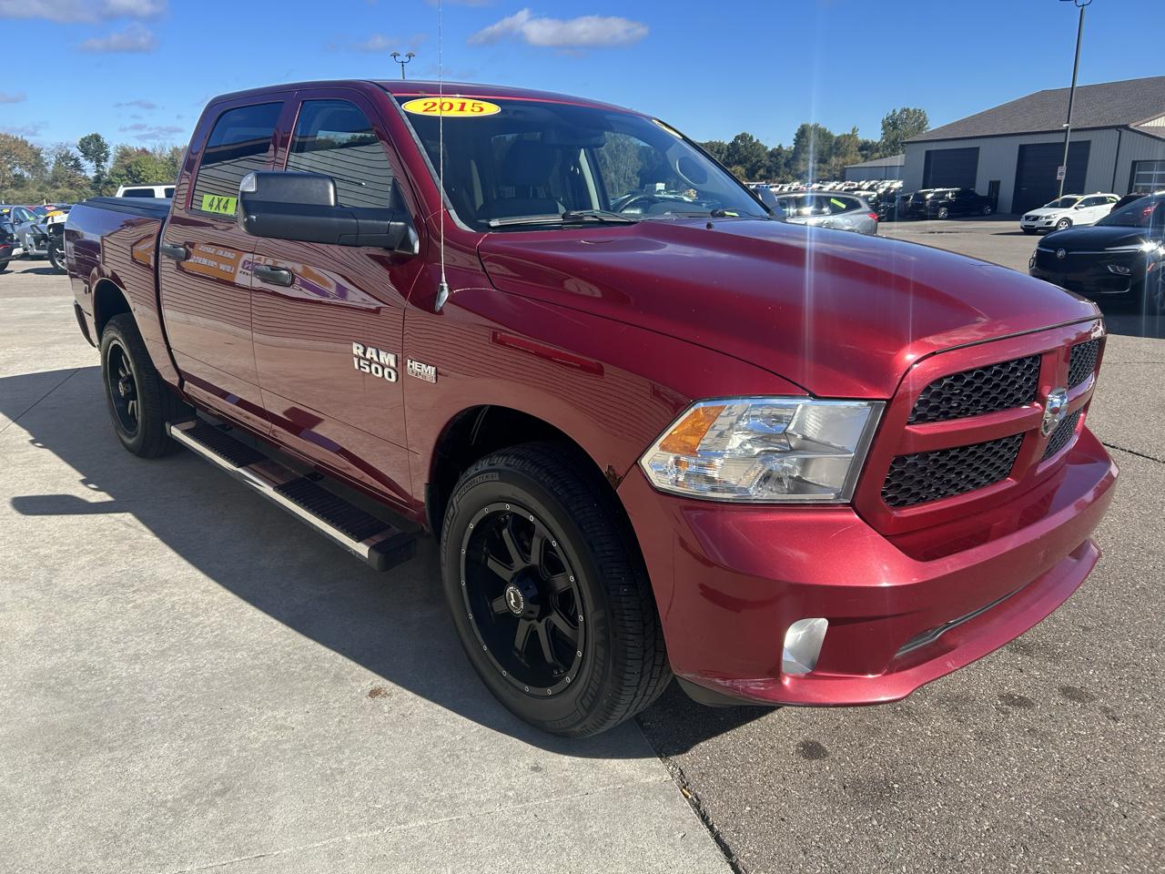 RAM 1500 4WD Crew Cab 140.5" Express 2015