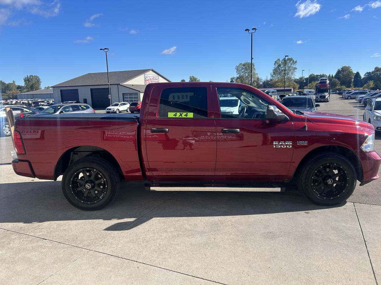 RAM 1500 4WD Crew Cab 140.5" Express 2015