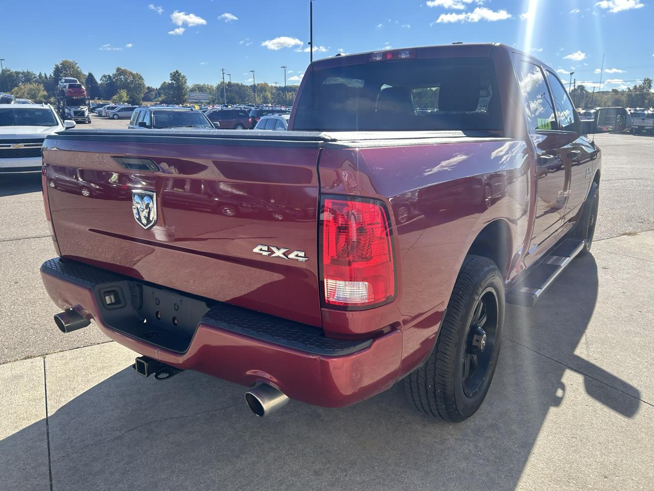 RAM 1500 4WD Crew Cab 140.5" Express 2015