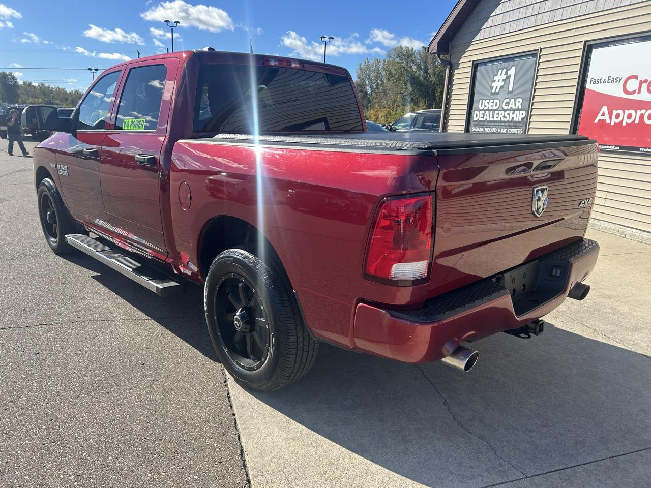 RAM 1500 4WD Crew Cab 140.5" Express 2015