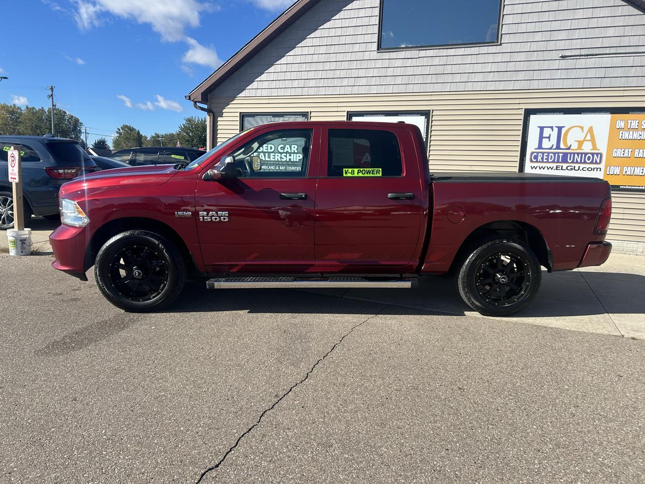 RAM 1500 4WD Crew Cab 140.5" Express 2015