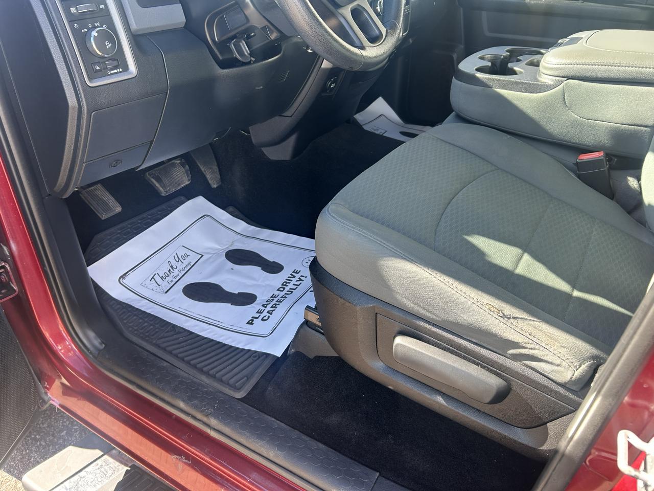 RAM 1500 4WD Crew Cab 140.5" Express 2015