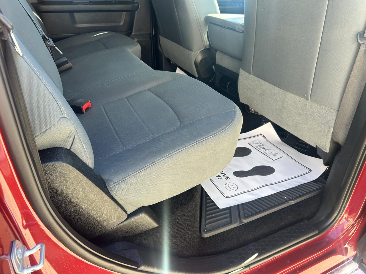 RAM 1500 4WD Crew Cab 140.5" Express 2015