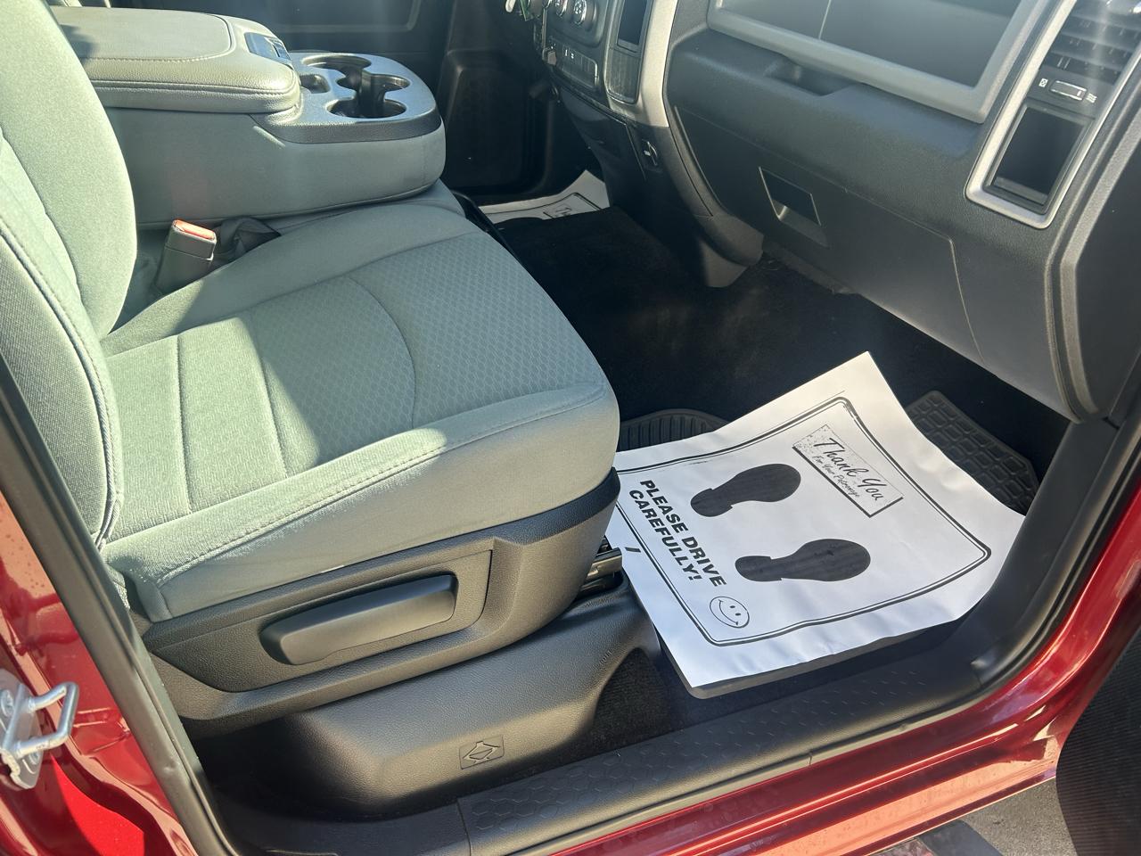 RAM 1500 4WD Crew Cab 140.5" Express 2015