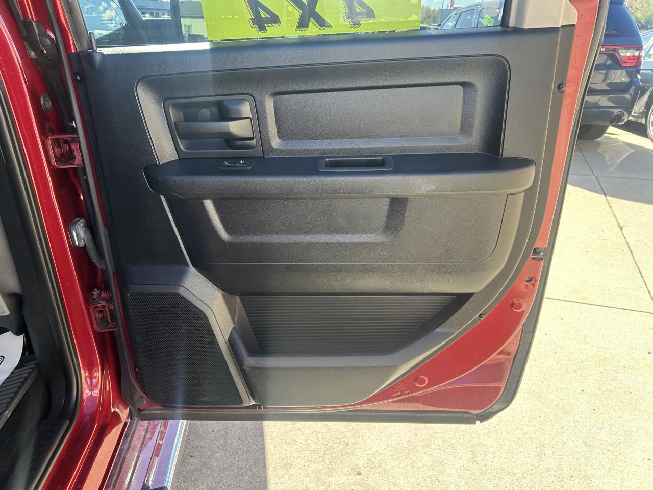 RAM 1500 4WD Crew Cab 140.5" Express 2015