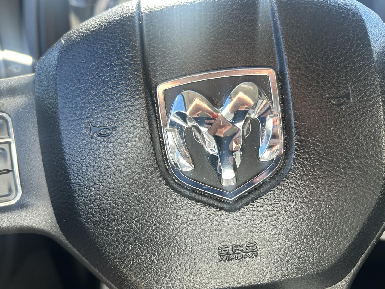 RAM 1500 4WD Crew Cab 140.5" Express 2015