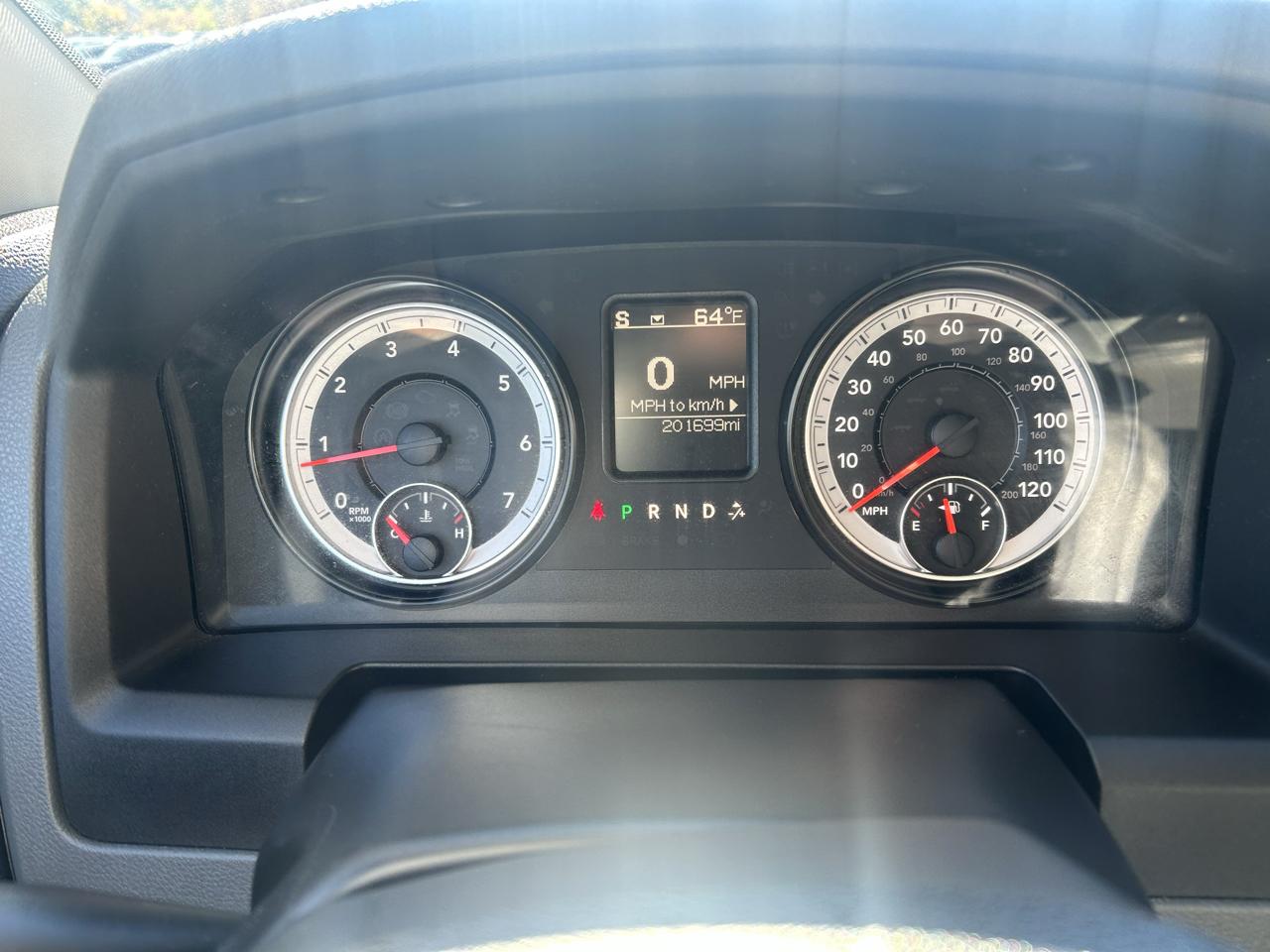 RAM 1500 4WD Crew Cab 140.5" Express 2015