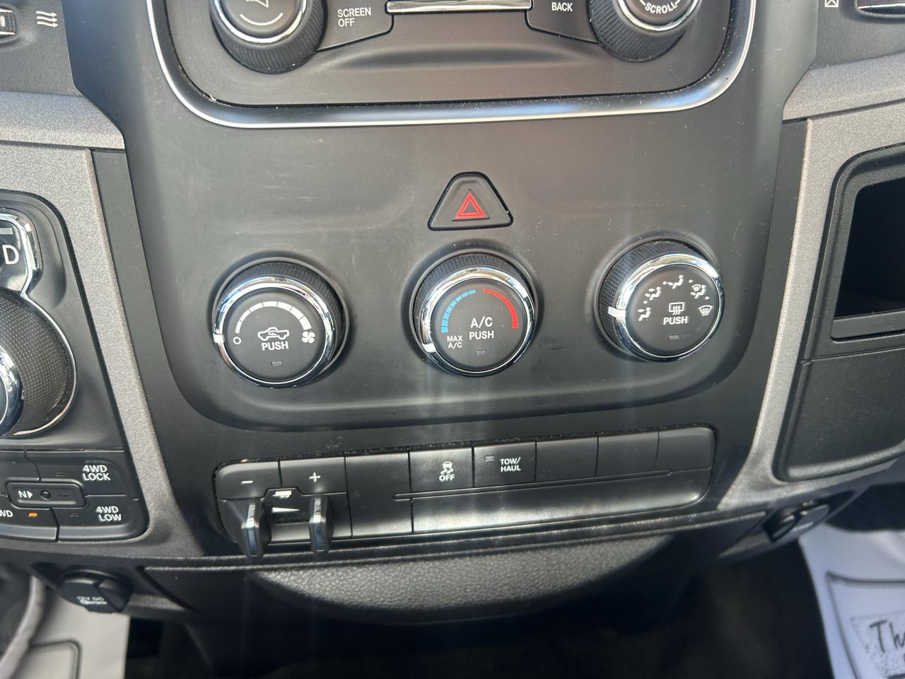 RAM 1500 4WD Crew Cab 140.5" Express 2015