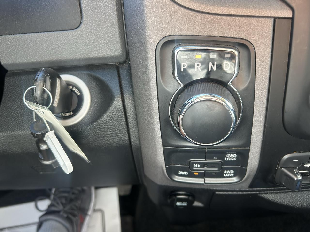 RAM 1500 4WD Crew Cab 140.5" Express 2015