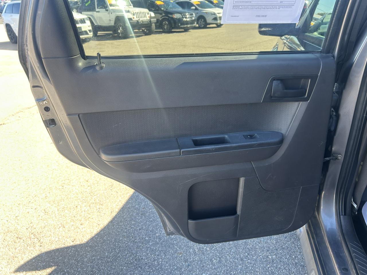 Ford Escape FWD 4dr XLT 2011
