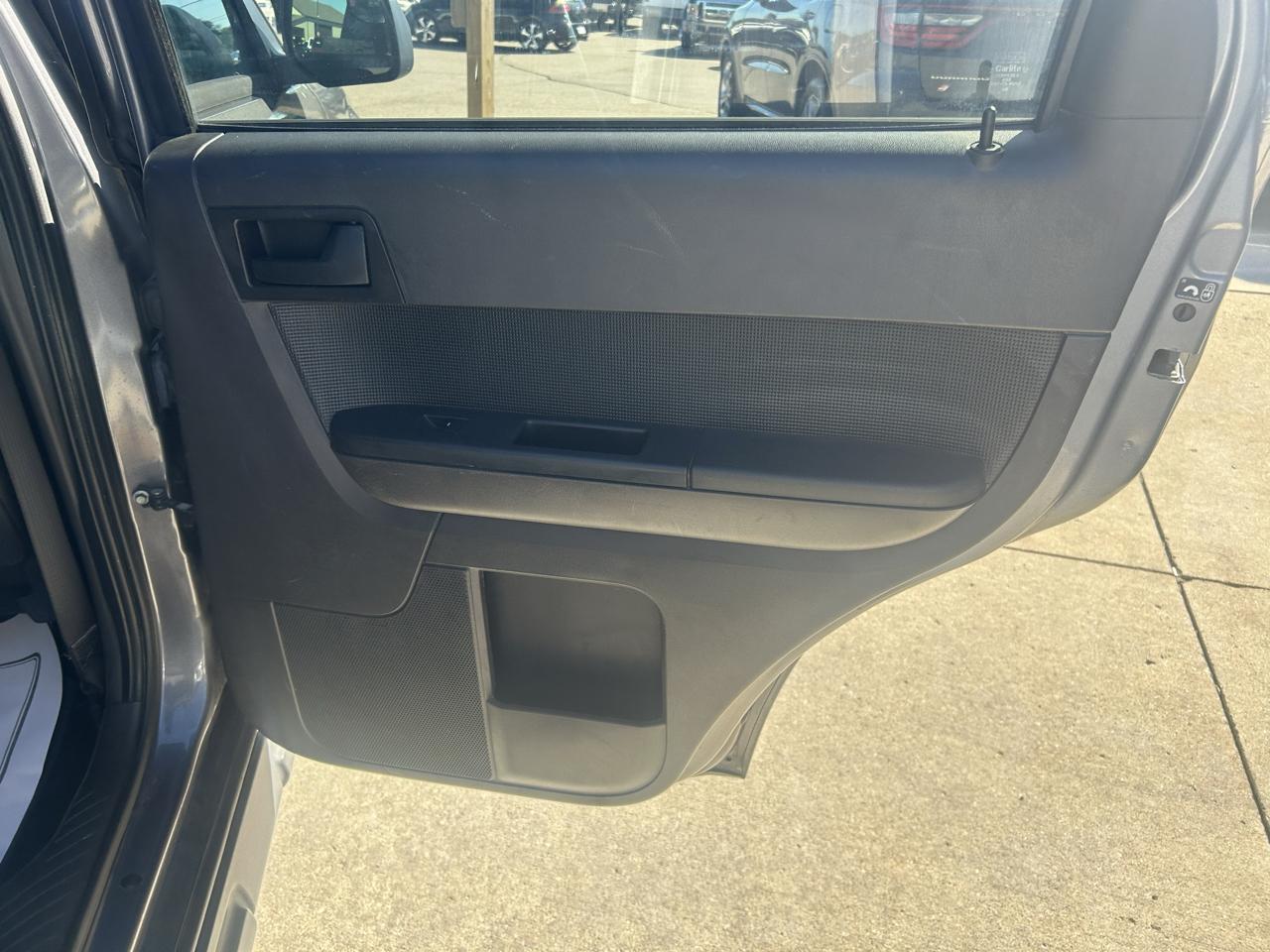 Ford Escape FWD 4dr XLT 2011