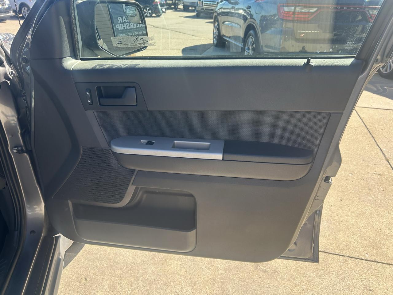 Ford Escape FWD 4dr XLT 2011