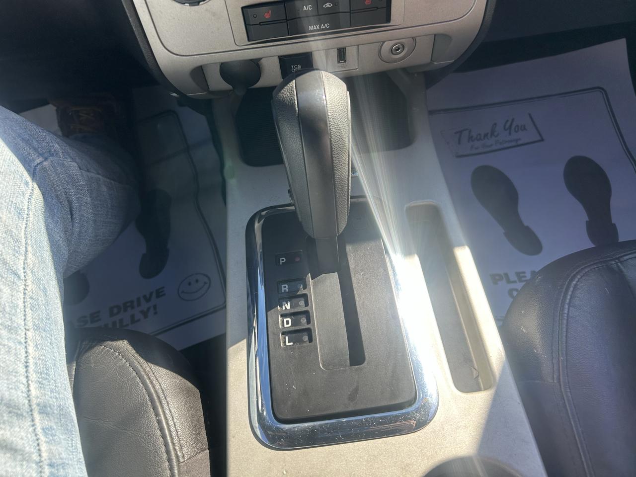 Ford Escape FWD 4dr XLT 2011