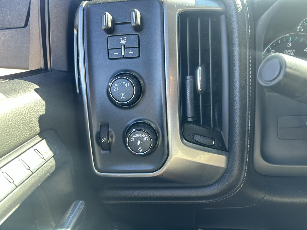 Chevrolet Silverado 1500 4WD Crew Cab 143.5" LTZ w/1LZ 2017