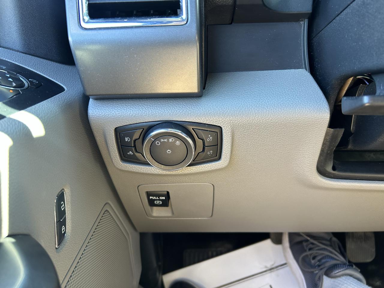 Ford F-150 4WD SuperCrew 145" XLT 2015