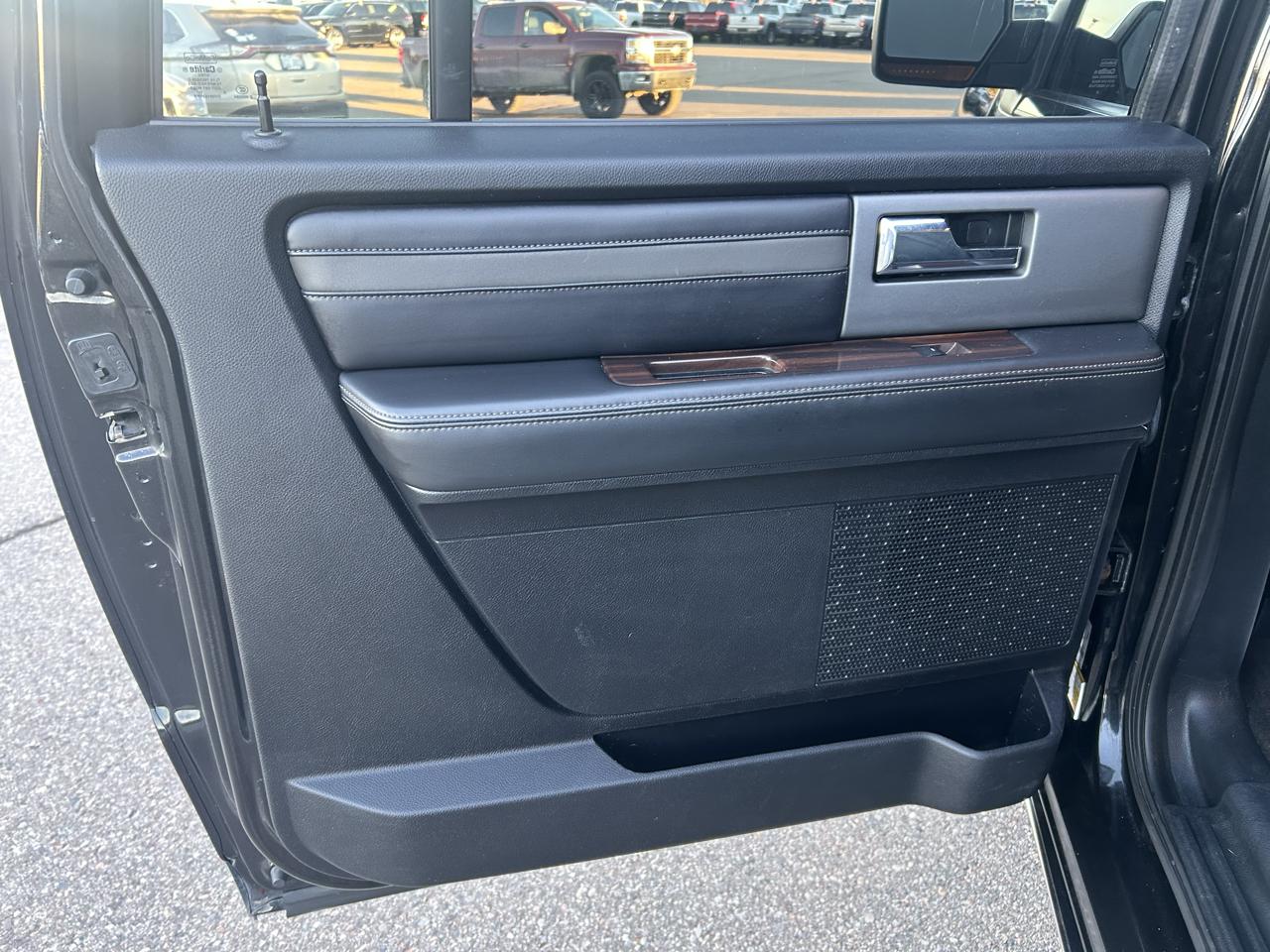 Ford Expedition EL 4WD 4dr Platinum 2015