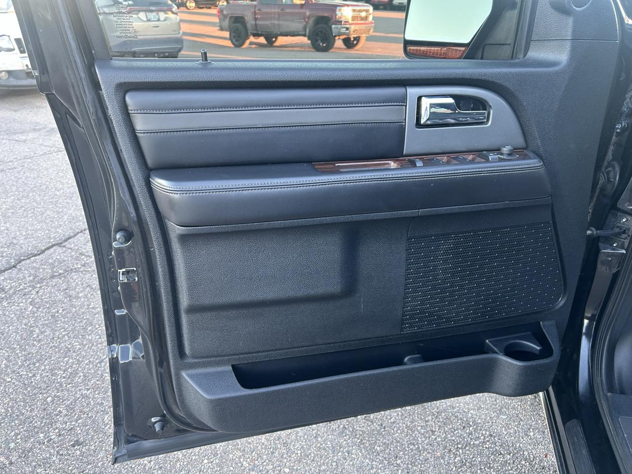 Ford Expedition EL 4WD 4dr Platinum 2015