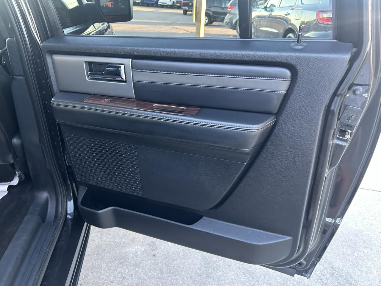Ford Expedition EL 4WD 4dr Platinum 2015