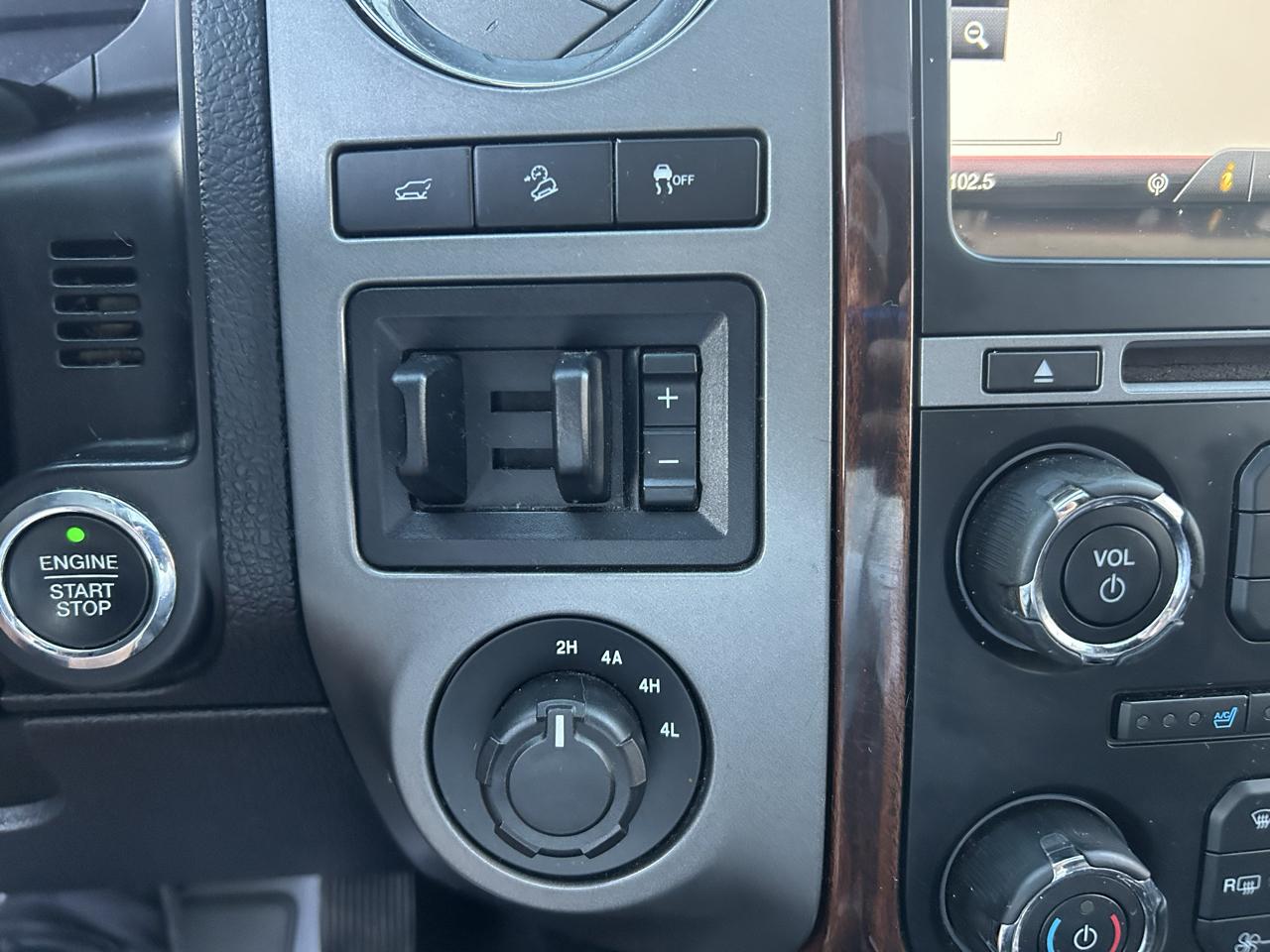 Ford Expedition EL 4WD 4dr Platinum 2015
