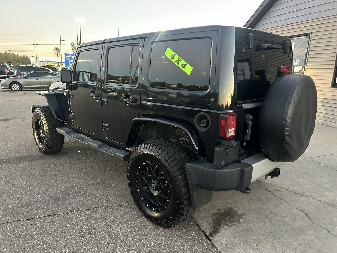 Jeep Wrangler Unlimited 4WD 4dr Sahara 2011