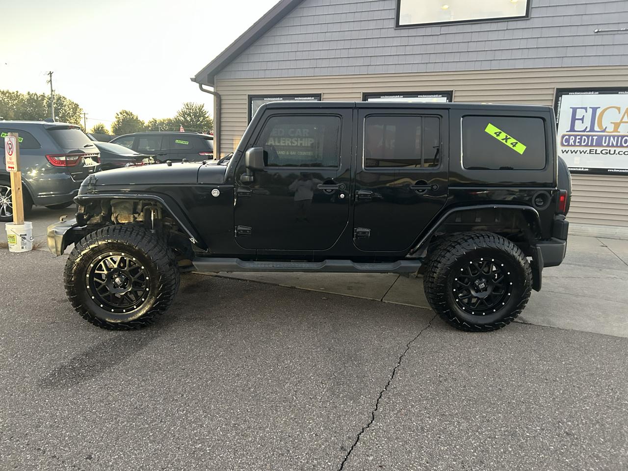 Jeep Wrangler Unlimited 4WD 4dr Sahara 2011