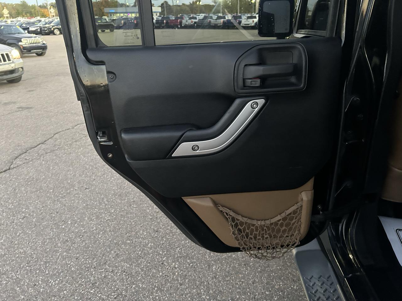 Jeep Wrangler Unlimited 4WD 4dr Sahara 2011