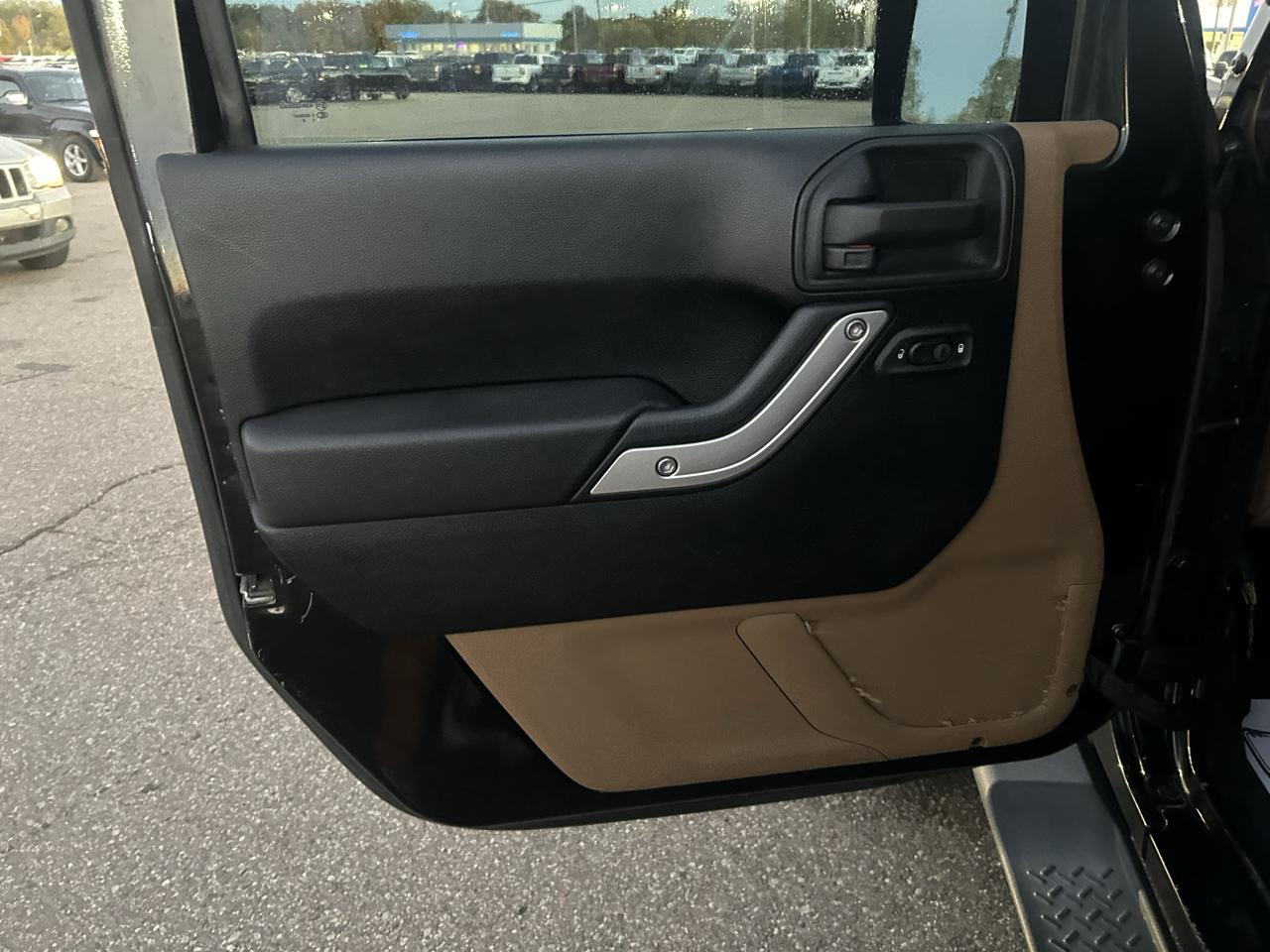 Jeep Wrangler Unlimited 4WD 4dr Sahara 2011