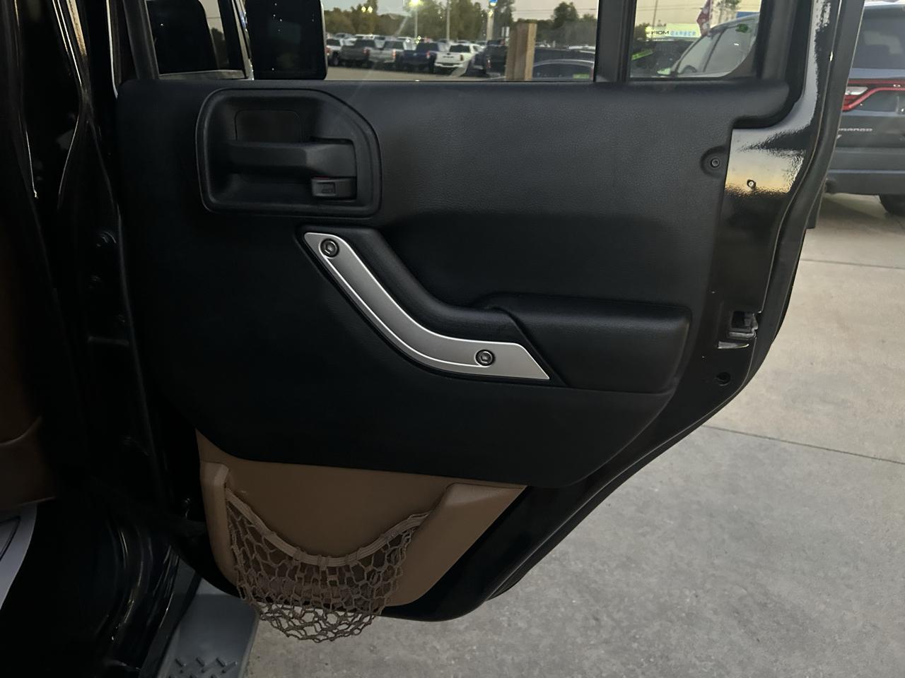 Jeep Wrangler Unlimited 4WD 4dr Sahara 2011