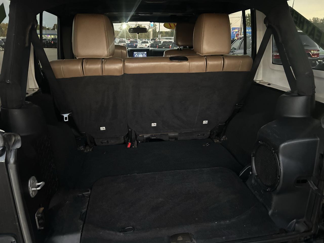 Jeep Wrangler Unlimited 4WD 4dr Sahara 2011