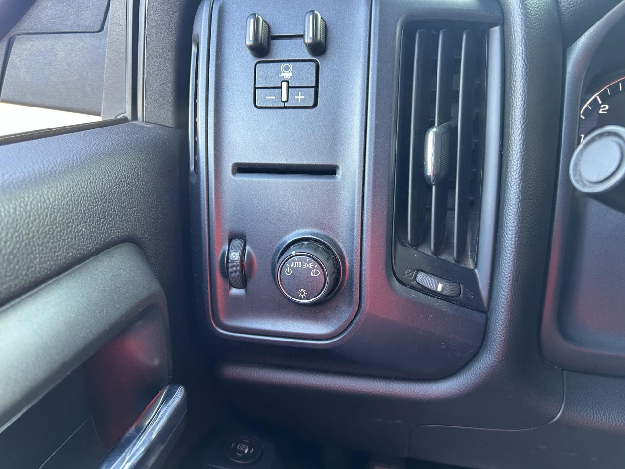 Chevrolet Silverado 1500 4WD Double Cab 143.5" Custom 2018