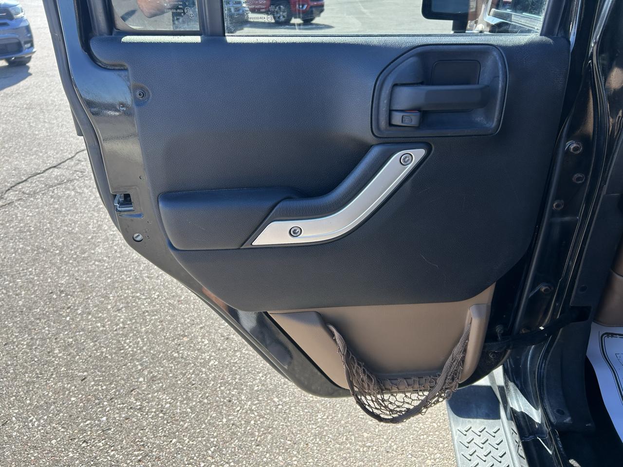 Jeep Wrangler Unlimited 4WD 4dr Sahara 2014
