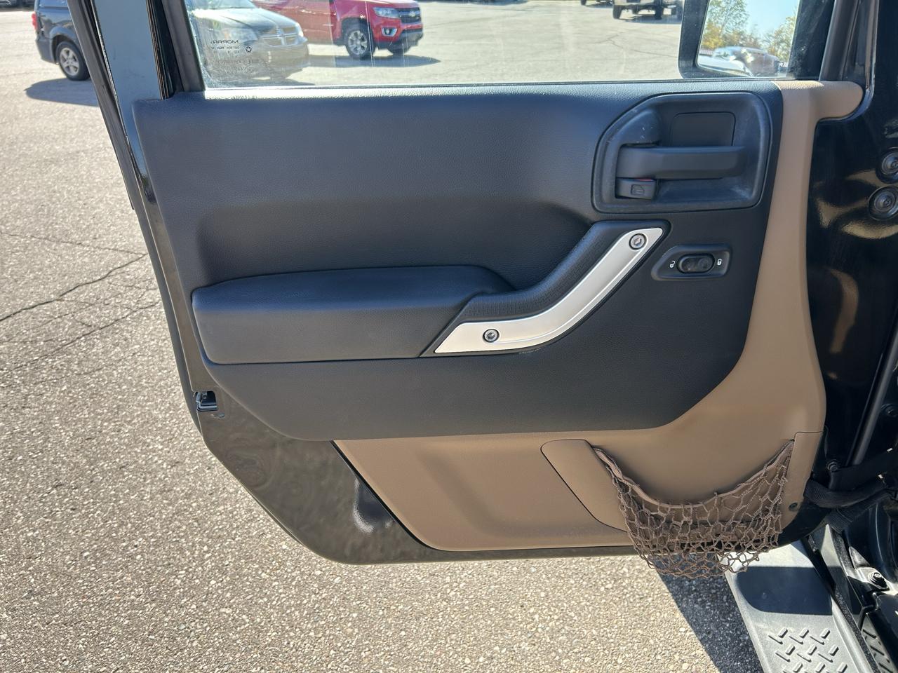 Jeep Wrangler Unlimited 4WD 4dr Sahara 2014