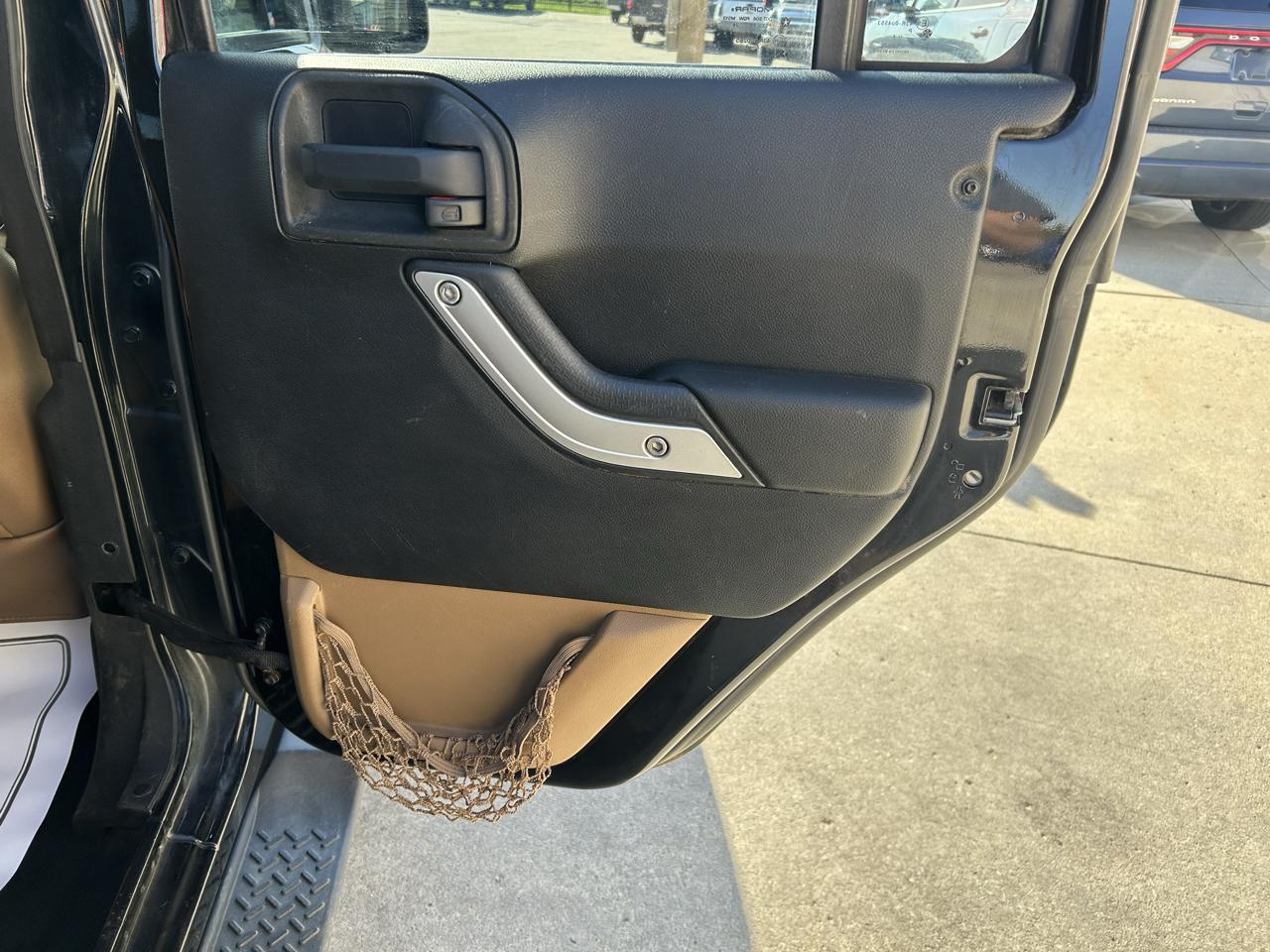 Jeep Wrangler Unlimited 4WD 4dr Sahara 2014