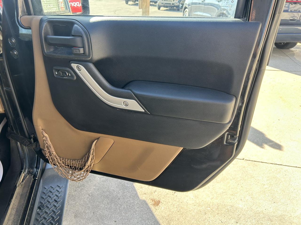 Jeep Wrangler Unlimited 4WD 4dr Sahara 2014