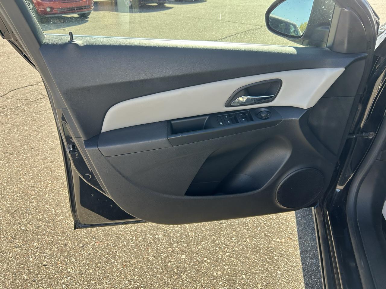 Chevrolet Cruze 4dr Sdn LS 2012