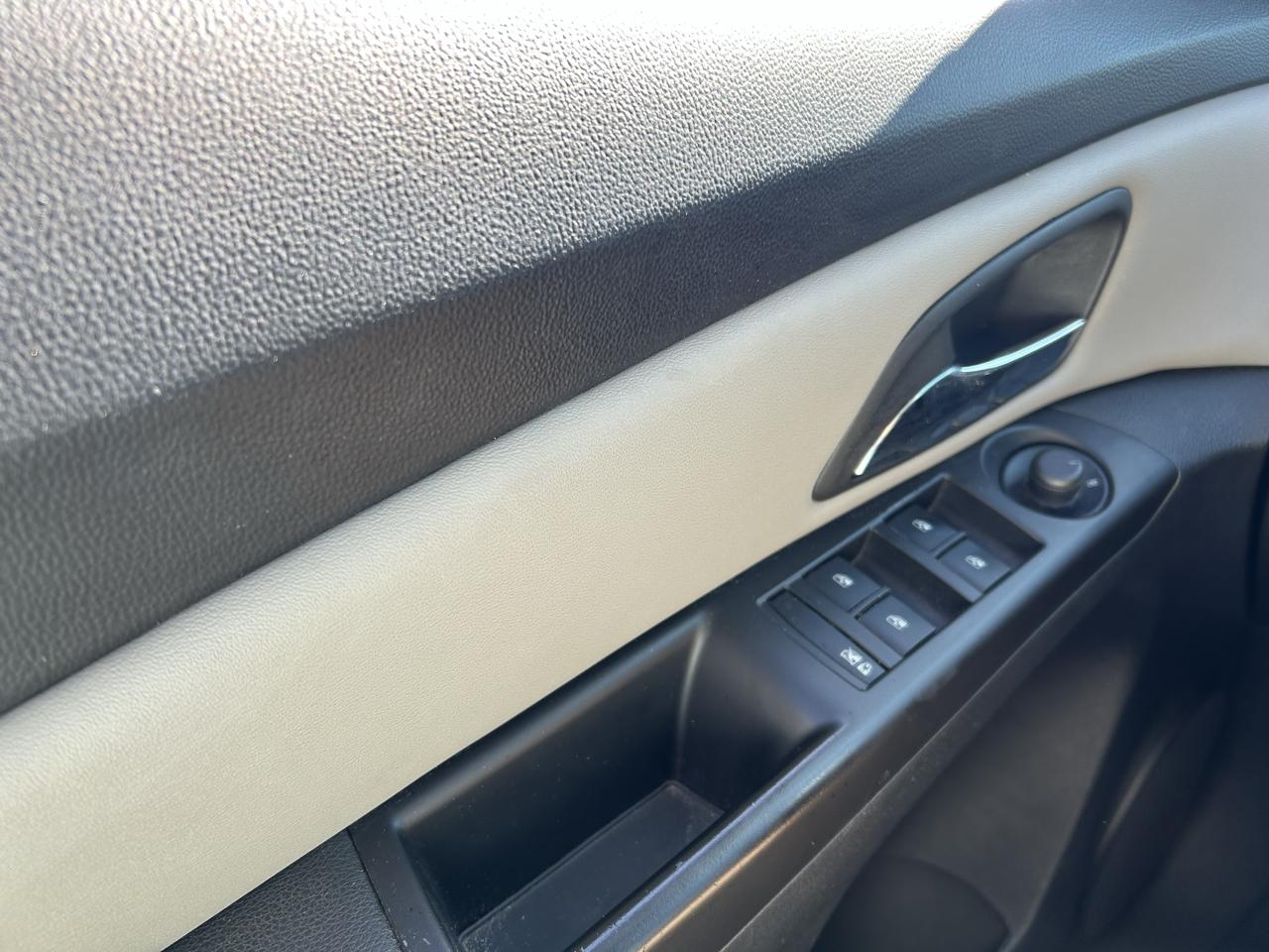 Chevrolet Cruze 4dr Sdn LS 2012
