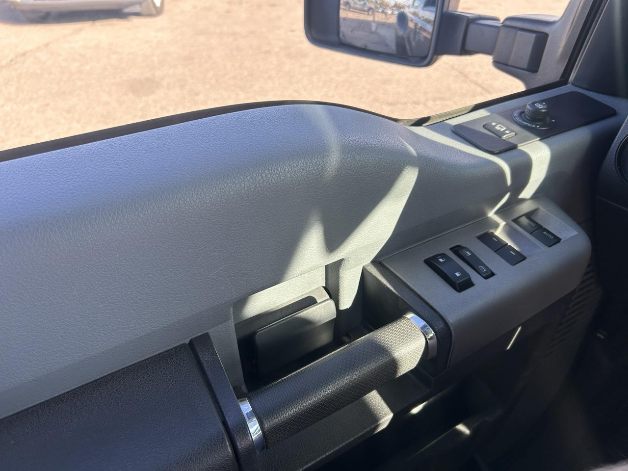 Ford Super Duty F-350 DRW 4WD Crew Cab 172" XLT 2016
