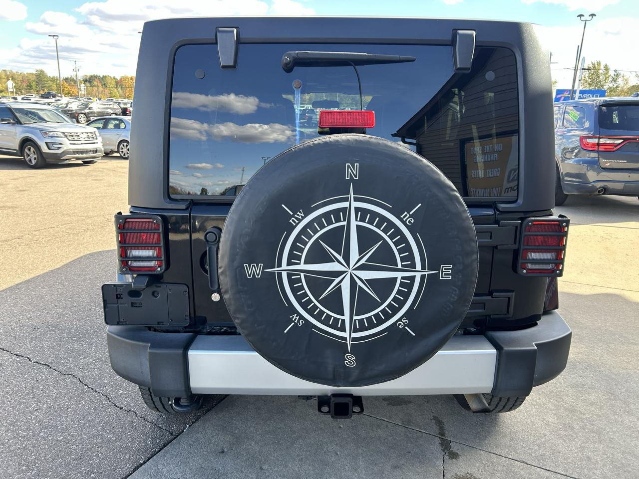 Jeep Wrangler Unlimited 4WD 4dr Sahara 2011