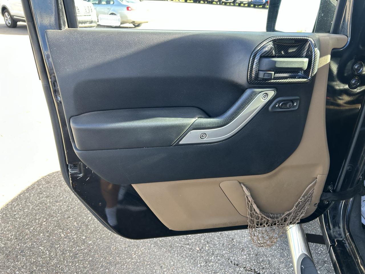 Jeep Wrangler Unlimited 4WD 4dr Sahara 2011