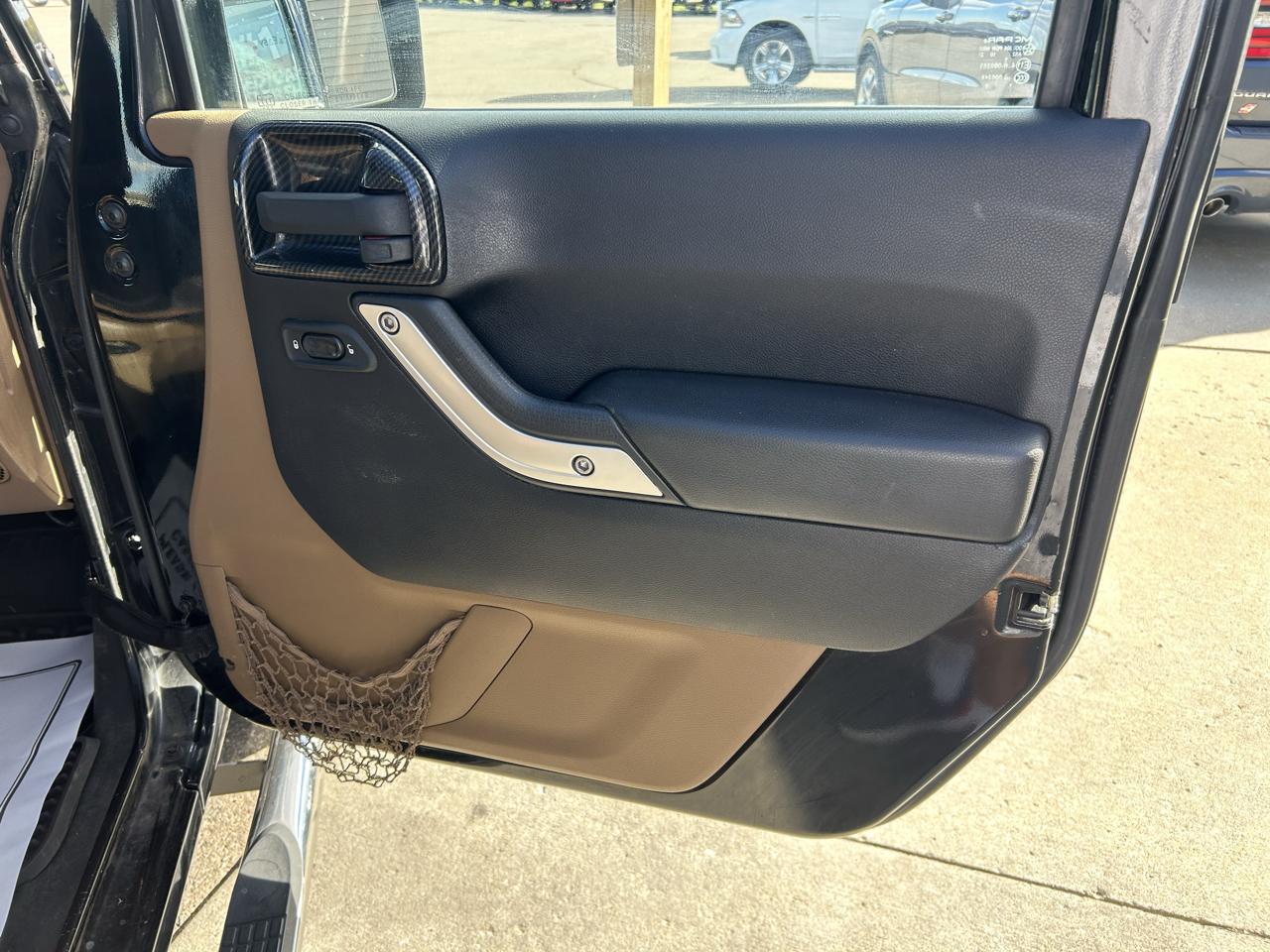 Jeep Wrangler Unlimited 4WD 4dr Sahara 2011